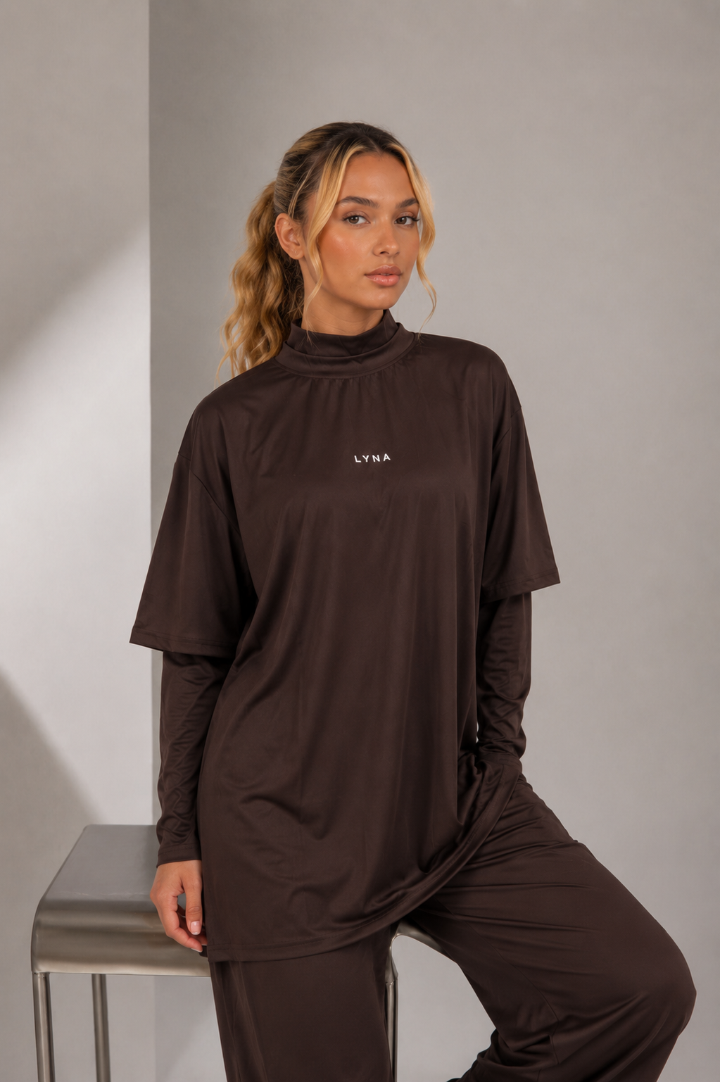 LYNA Core Coverage Tee – Dark Brown