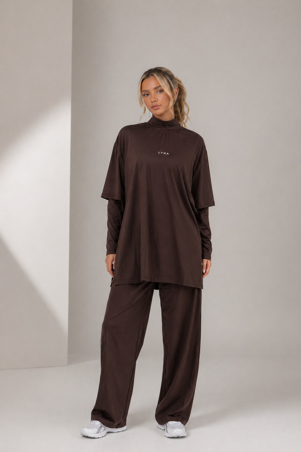 LYNA Core Coverage Tee – Dark Brown